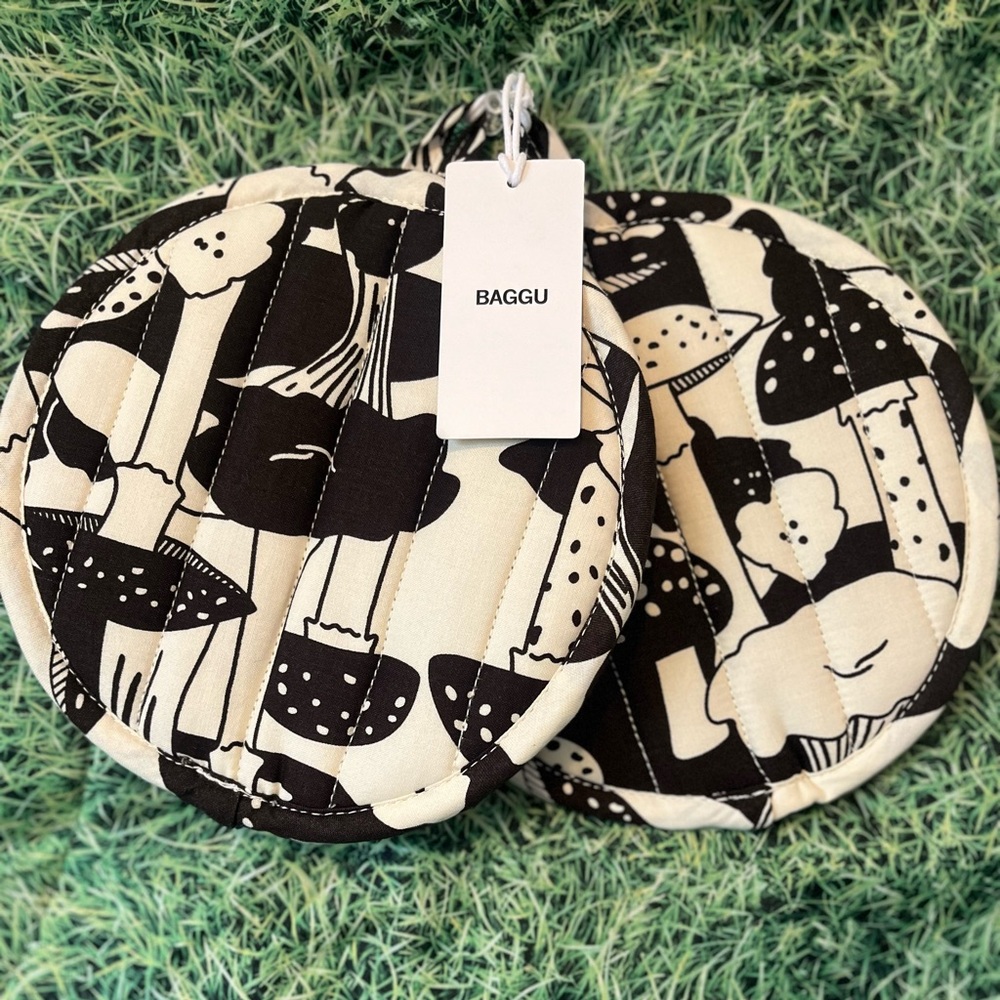 BAGGU POT HOLDERS (use as mitts / pot placemats)